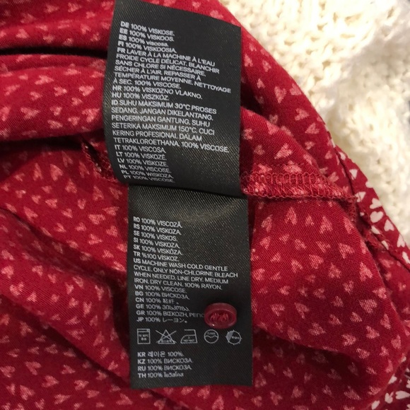 Red popover top with Hearts - Picture 4 of 4